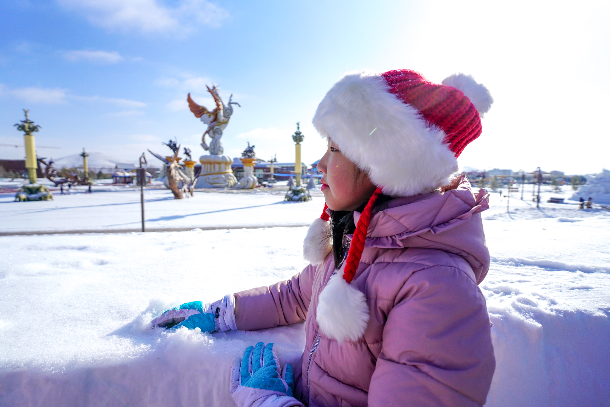 美也声声马鸣，冰雪晶莹！壮哉辽阔草原，新岁康安