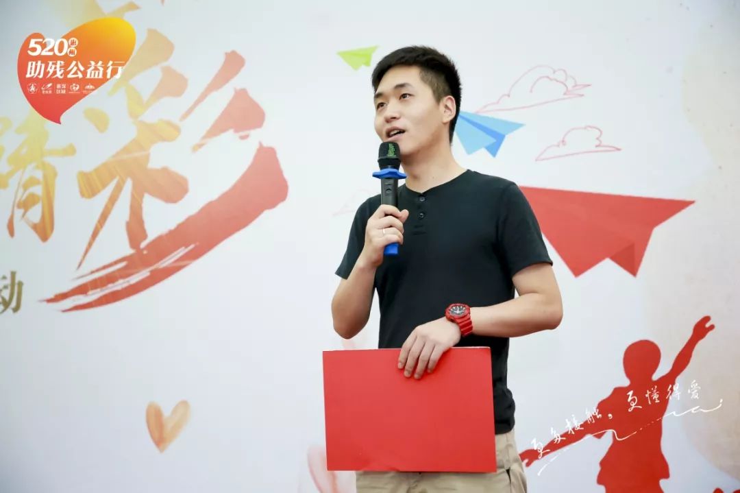 特殊学校用手语来交流,特殊教育学校手语