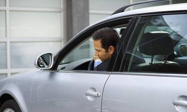 手动挡车怎么倒车的,手动挡车怎么倒车才是正确的