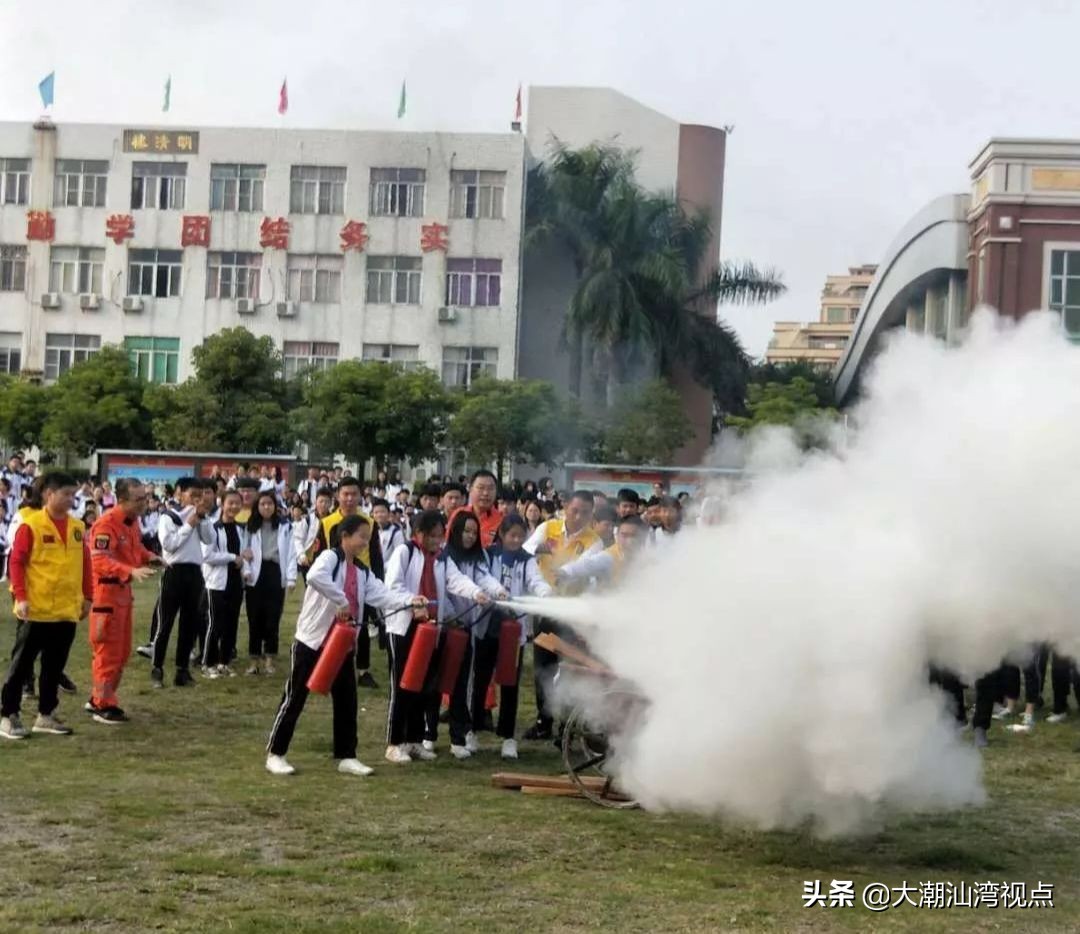 汕头哪些中专校服好看,汕头潮阳黄色校服是哪个学校