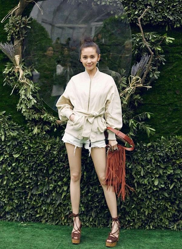 想要一双适合自己的高跟鞋?看看细高跟、小猫跟和坡跟鞋选择技巧