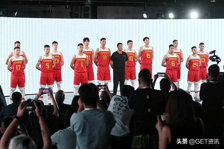 中国男篮新帅曝光,中国男篮全新战袍视频