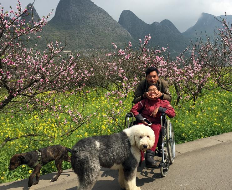 小伙身揣200带绝症女友旅游,揣着200块带着绝症女友旅行