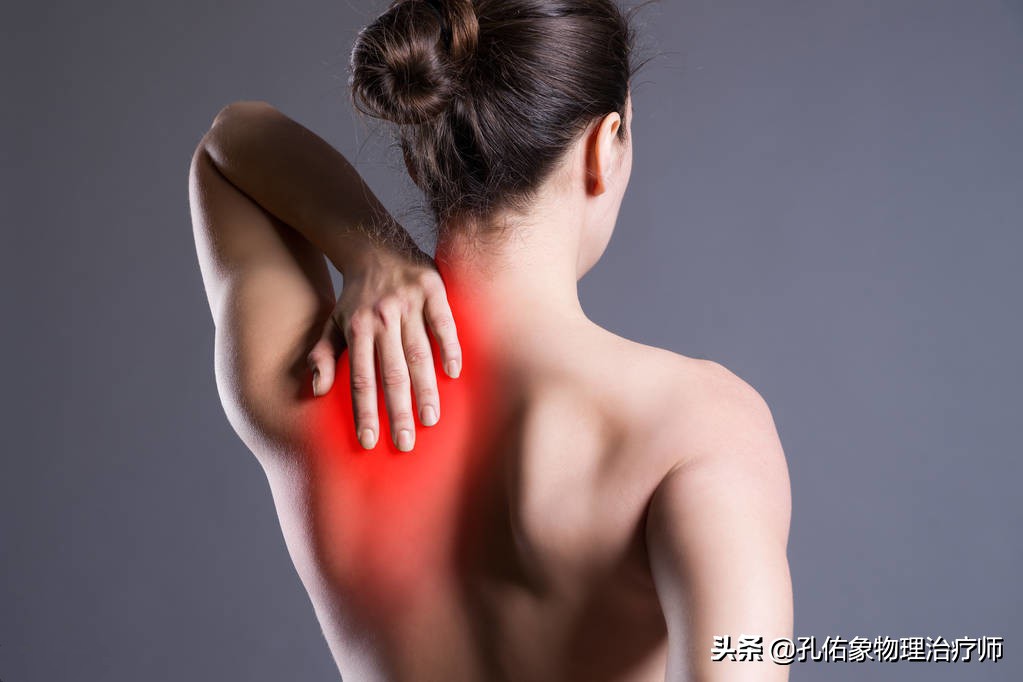 左肩胛骨有时胀痛麻是咋回事,更年期左侧肩胛骨疼是什么原因