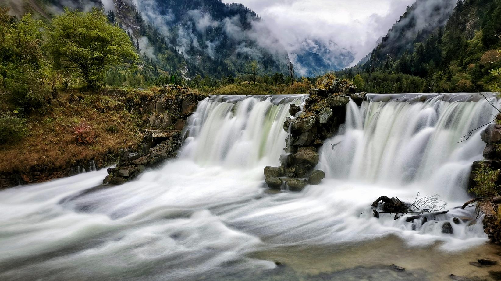 手机云台稳定器360度智能跟拍神器,教你用手机拍出摄影大师的照片