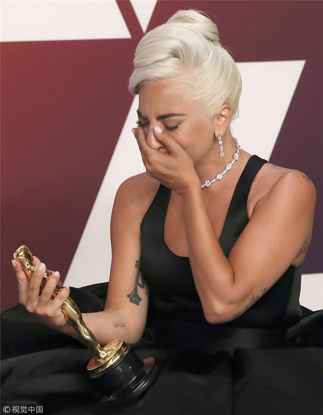 Gaga女神致敬赫本海王又戴粉嫩发箍今年奥斯卡看点有点多
