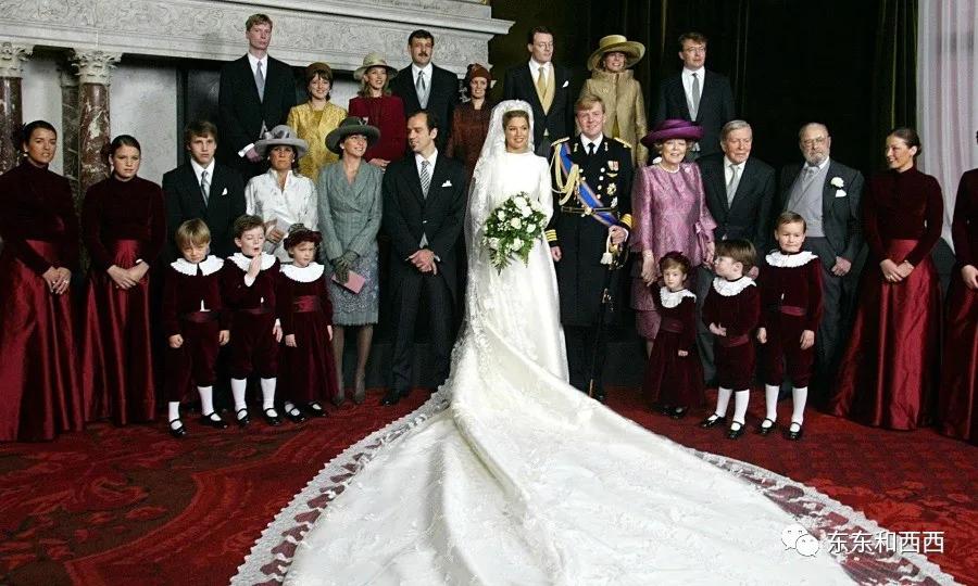 盘点英国女王戴过的王冠,英国女王和凯特戴同样的珠宝