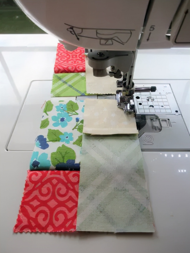 最简单的拼布被的方法,如何用碎布做成成品布