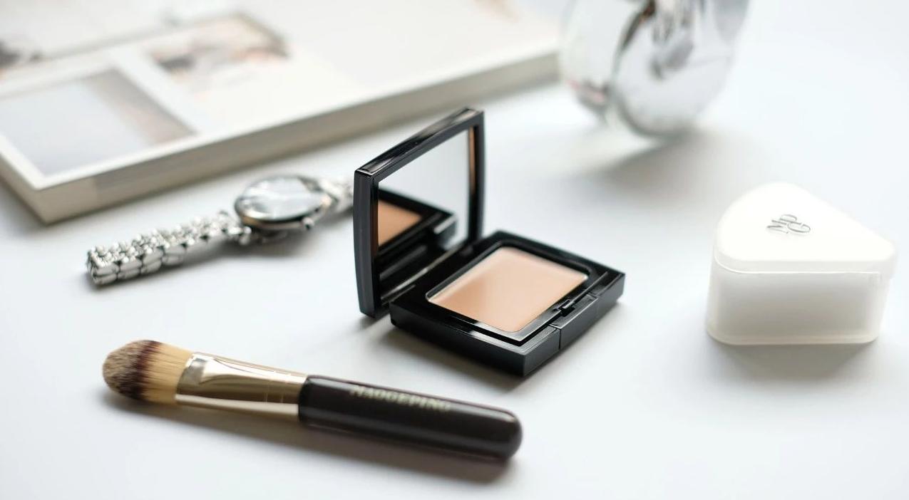 国货底妆推荐,粉底液国货兰瑟