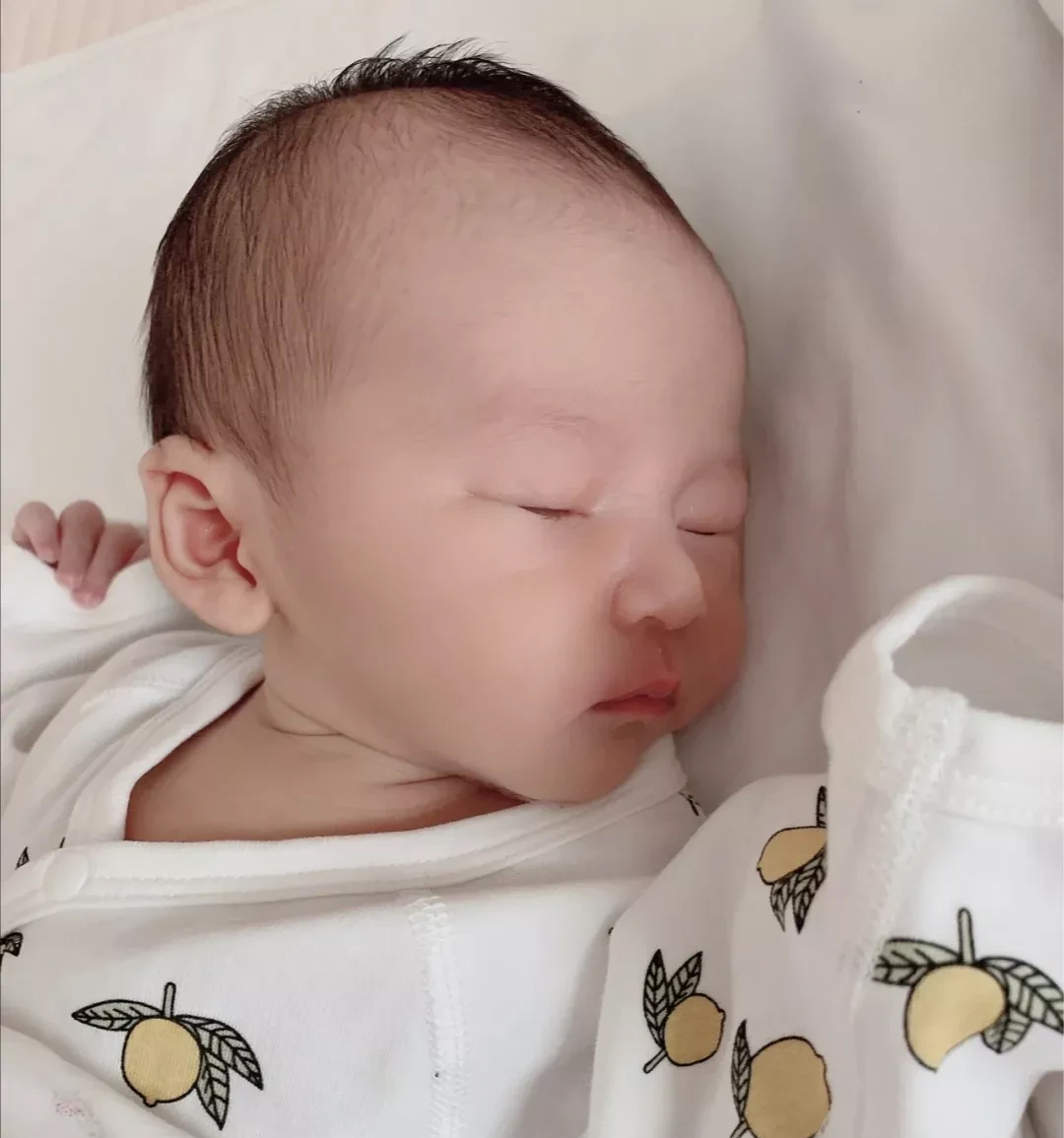 六个月宝宝吃饱了还频繁醒来,近六个月宝宝晚上频繁醒吃奶