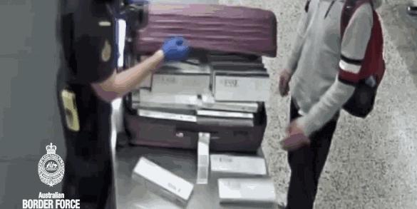 中国旅客被关小黑屋,6名中国人在澳洲被抓