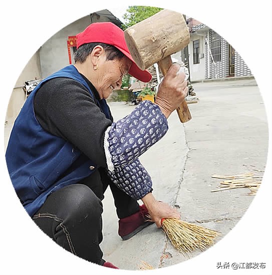 15道工序扎一把笤帚！江都水乡小纪镇，这对老夫妇53年“艺不离手”
