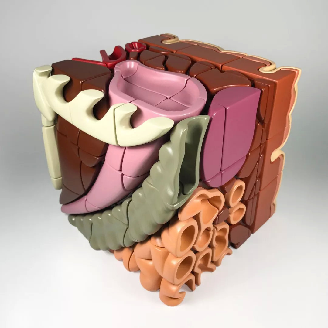 他肢解卡通人物,不但没毁童年,还倍受追捧