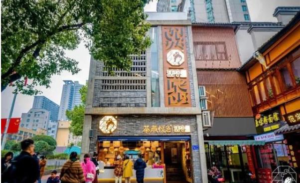 茶颜悦色武汉排队,武汉第一家茶颜悦色开业场面火爆