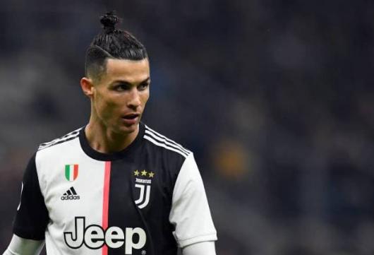 c罗与其他足球运动员自律对比,c罗极度自律人生就跟开挂一样