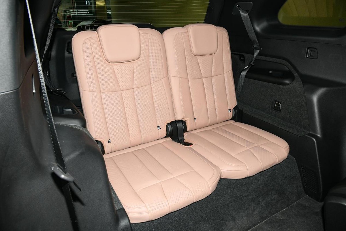 蔚来全新es8上市多少钱,60万买新款蔚来es8值得吗