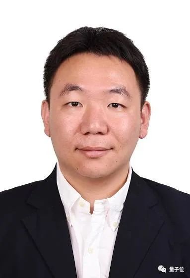 中国首档程序员真人秀，选手找bug做模型，开场主办方惨遭攻击