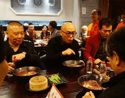 明星开饭店倒闭,孟非和岳云鹏开面馆视频