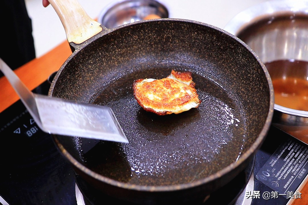 做荷包蛋怎么不粘勺子,做荷包蛋怎么不起沫