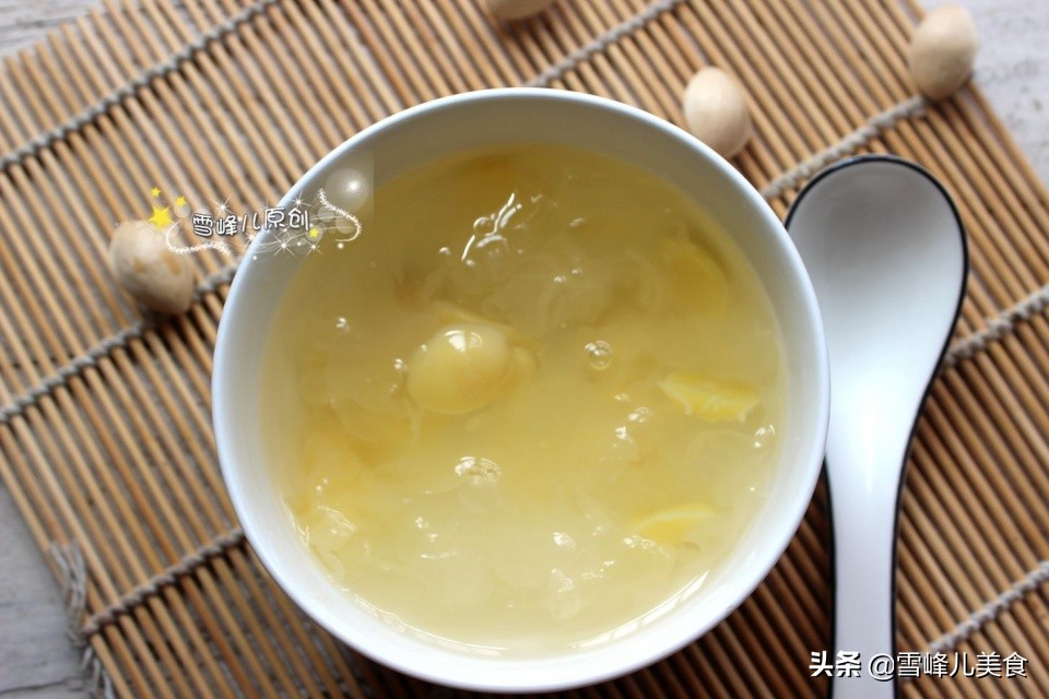 妈给我带了一兜白果，告诉我常做个汤喝，对身体好