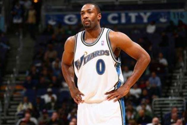 NBA球星酷爱买彩票，给了乞丐5美元之后，自己却中了30万美元