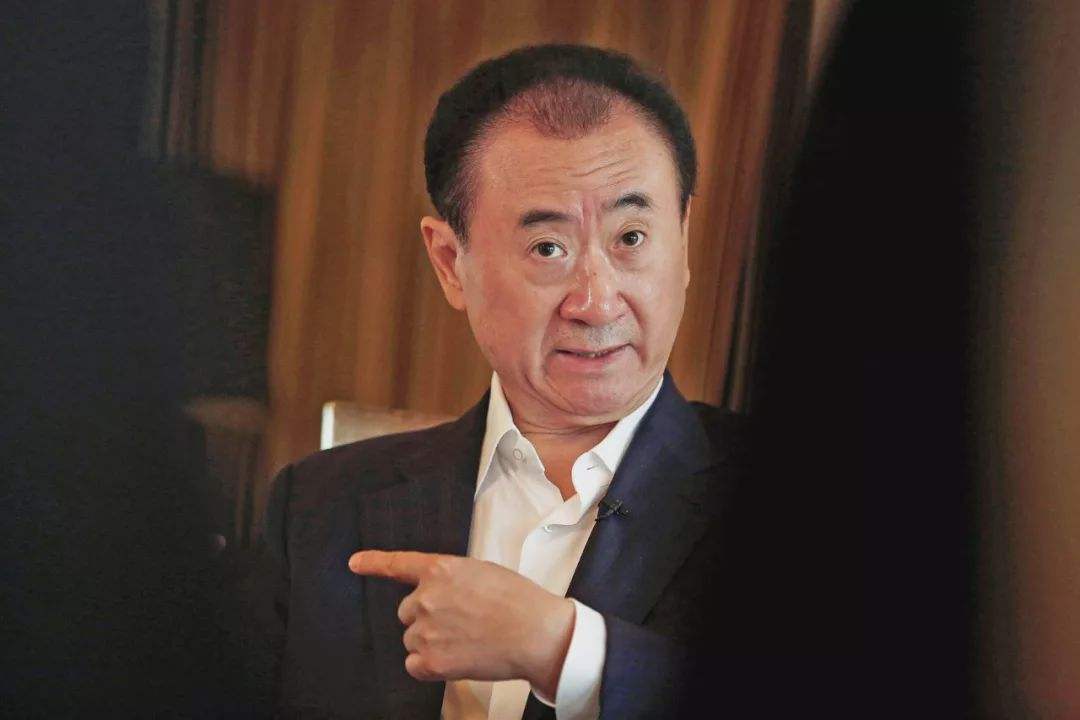 王健林投资5个万达视频,王健林退出大连足球