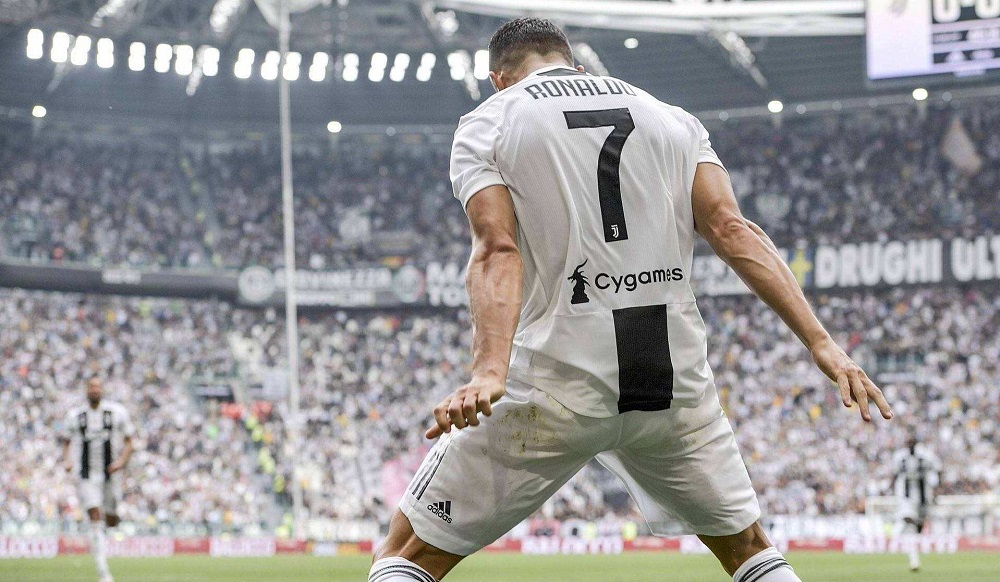 梅西和c罗进球的招牌动作,足球c罗和梅西的精彩瞬间