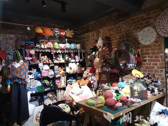 店铺奇趣多多业态缤纷多彩“文化+”给江岸老房子披上时尚外衣