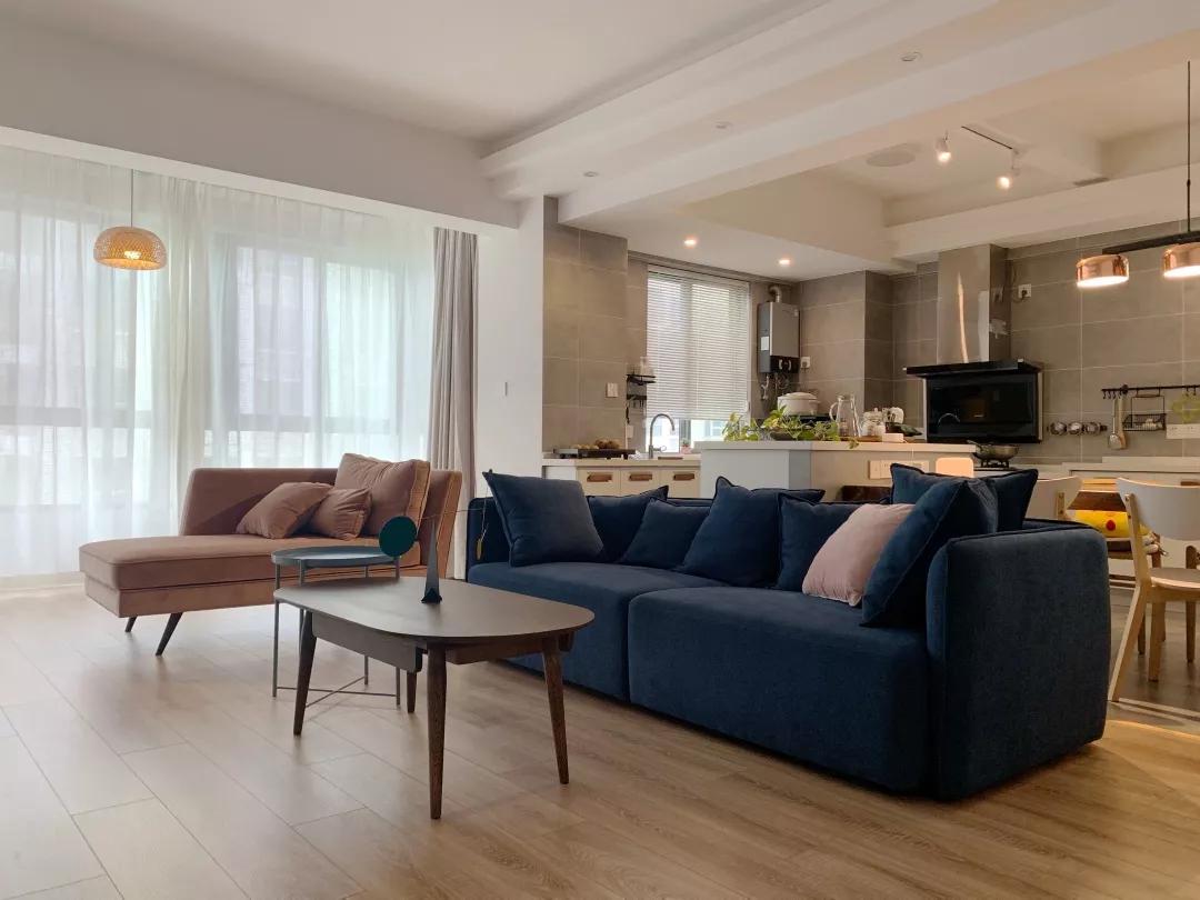 125平简约轻奢风家装设计,137平米客餐厅现代风装修效果图