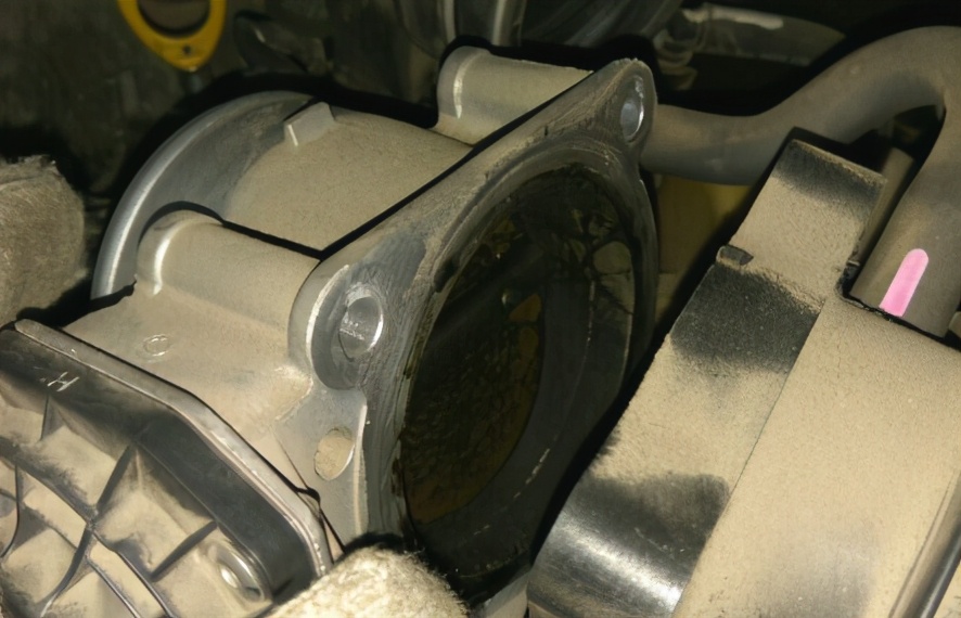 洗过节气门后怠速不稳是怎么回事,清洗气门积碳后怠速不稳