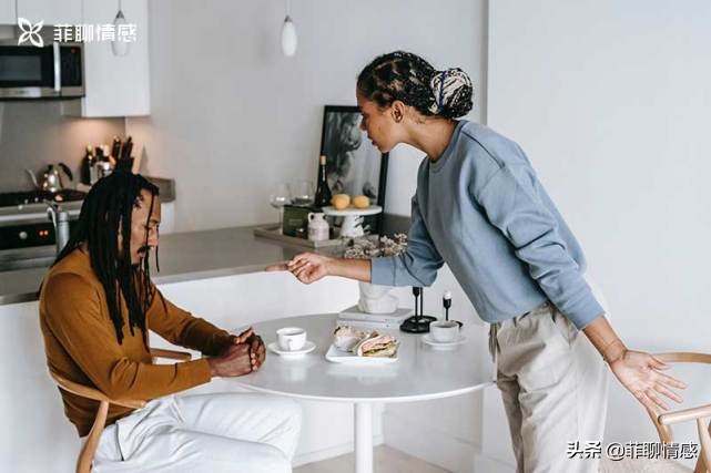 当你的老公经常吼你大声和你说话,当你的老公吼你的时候你会怎么做