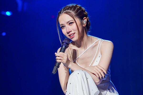 邓紫棋收到男友礼物,邓紫棋生日送礼物