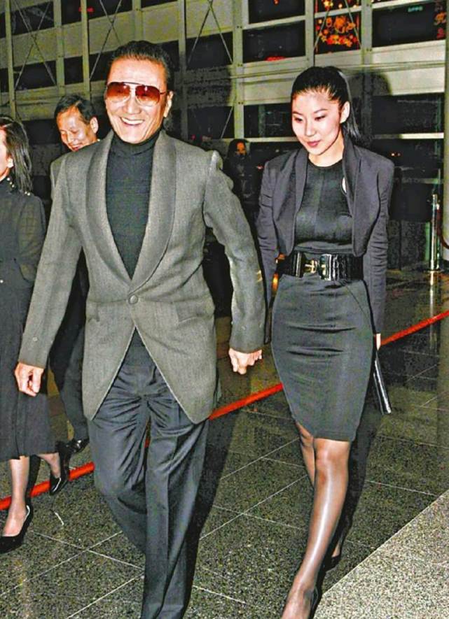 84岁谢贤自曝感情,83岁谢贤疑与34岁女友复合