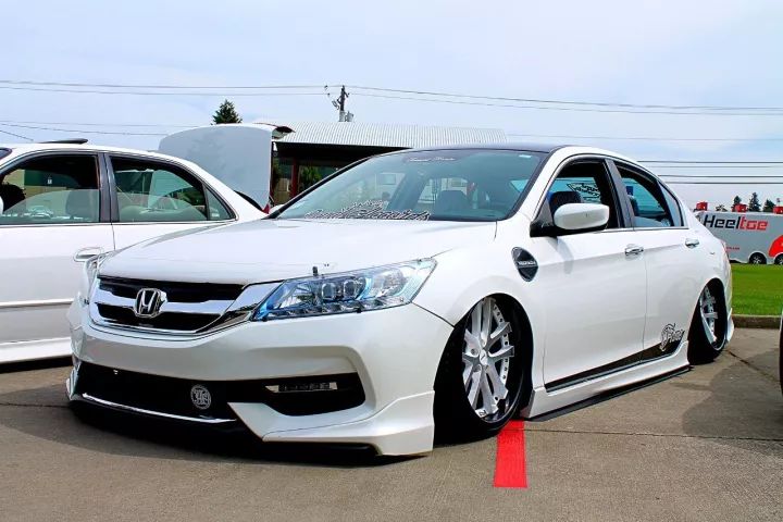 要看雅阁的改装案例还是看“别人家”的吧,国内实在不多