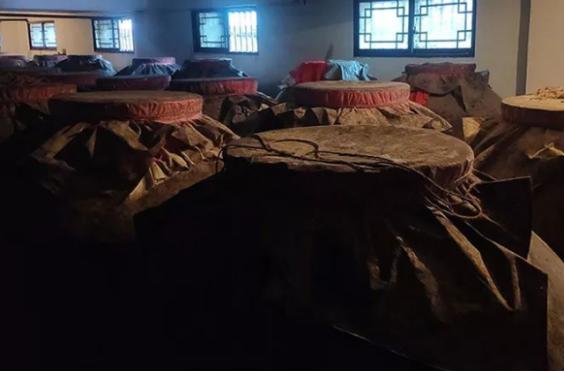 一口茅台一辆奔驰,一口下去喝掉一辆奔驰