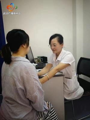 月子里堵奶了怎么快速疏通时出血,治疗产妇堵奶的偏方