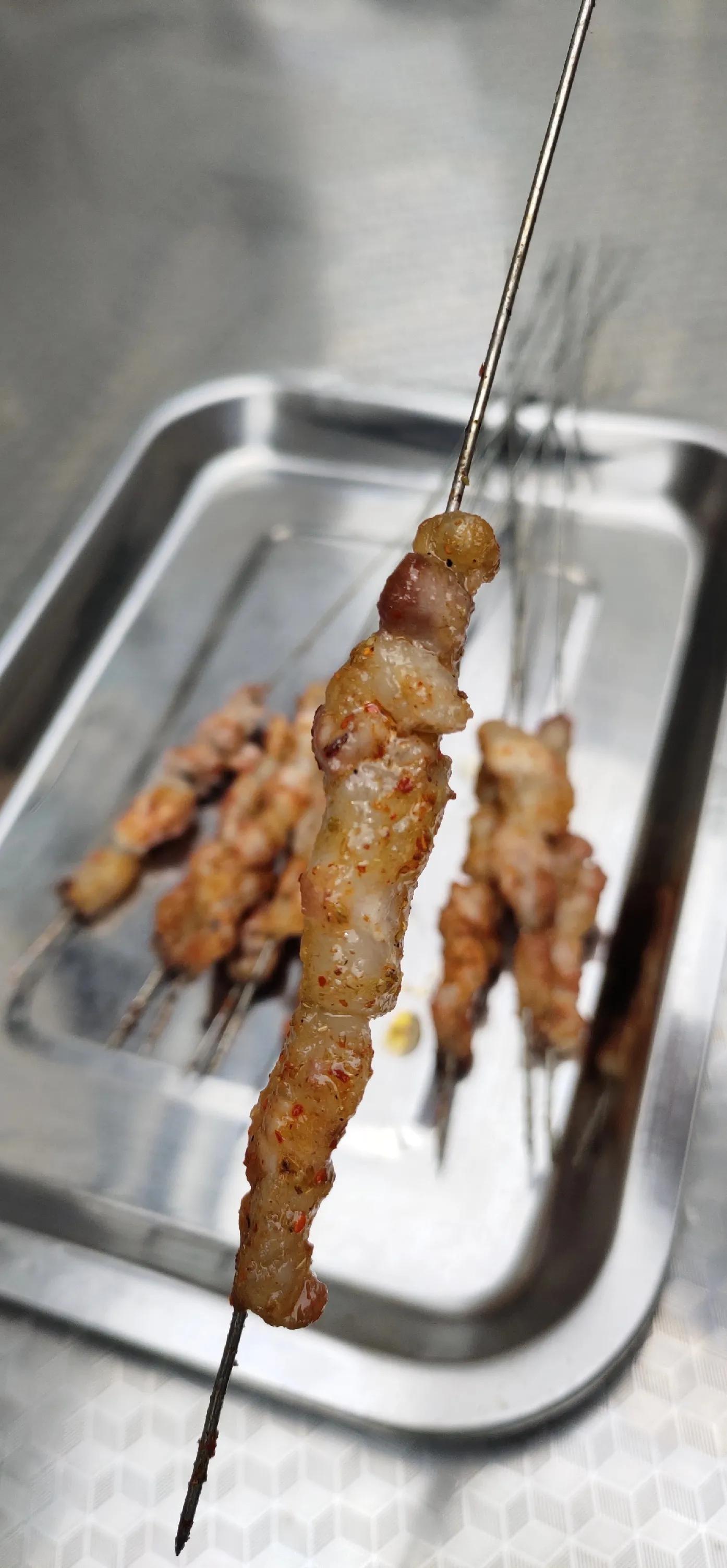 青岛黄汤拉面飘着绿色的油沫,青岛黄汤拉面