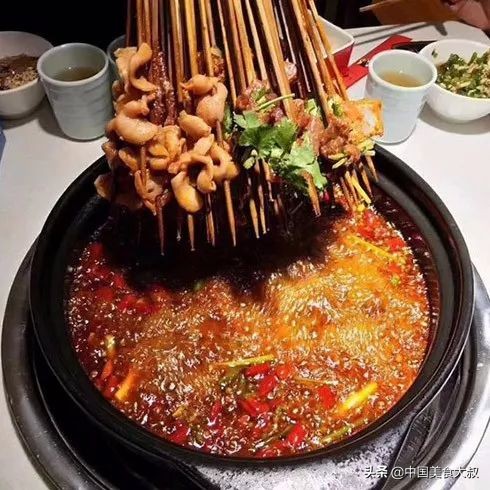 麻辣烫串串香的做法摆摊,麻辣烫地摊串串香的做法及配方