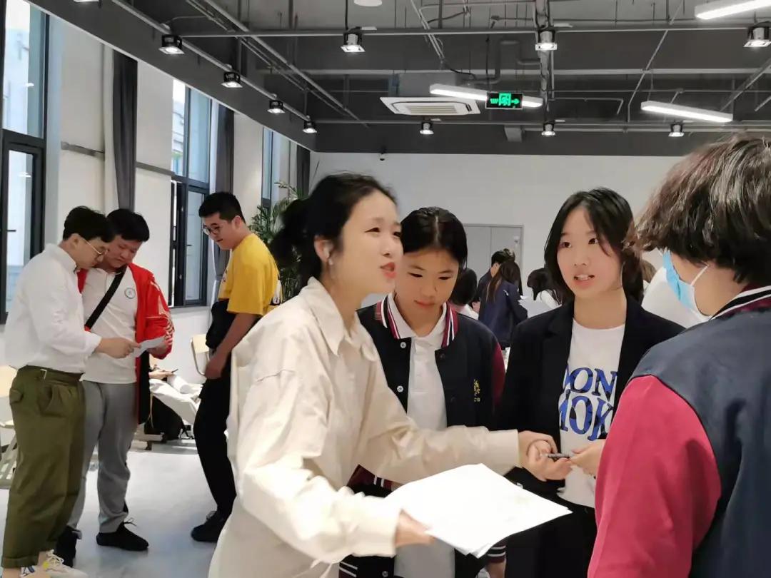 上海高藤致远创新学校社团招新现场：有趣的人，终会相遇