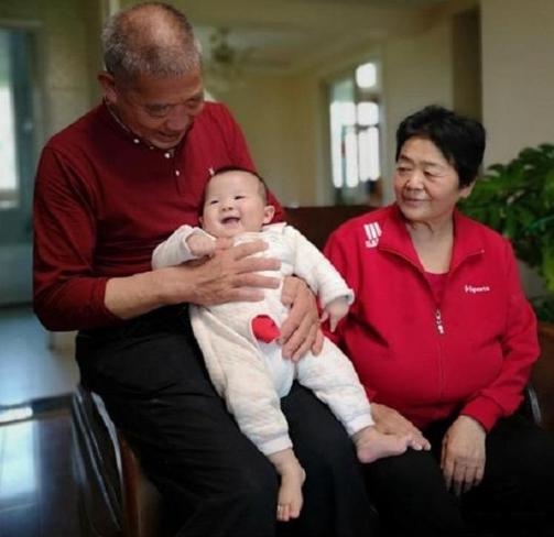 山东枣庄67岁高龄产妇天赐近况,67岁老奶奶生下孩子