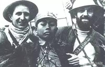 7000英军获救，英军下跪：万没想到，是中国*队军**救命