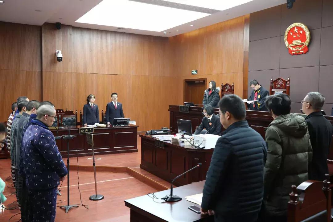 股票群接盘骗局,股票群忽悠人高位接盘违法吗