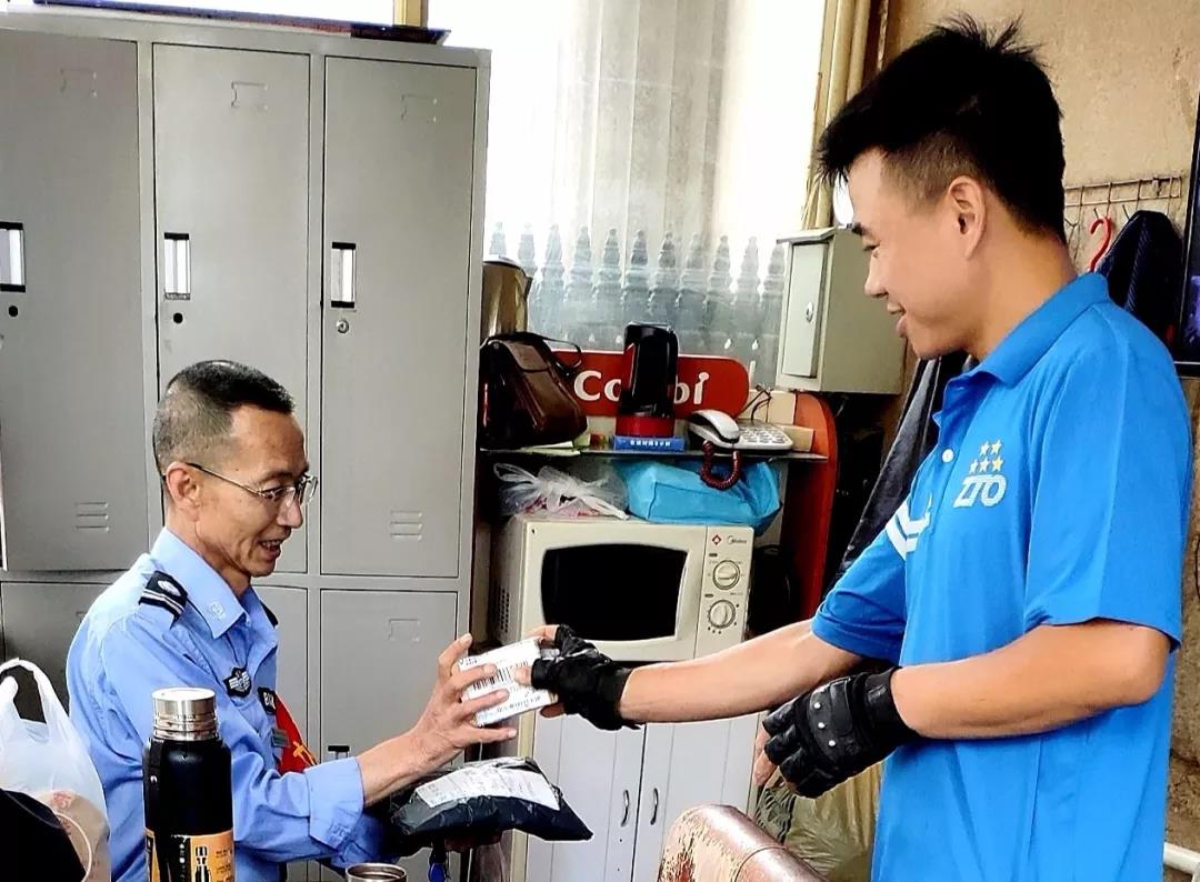 五星快递员,超五成快递员月入不足5000元