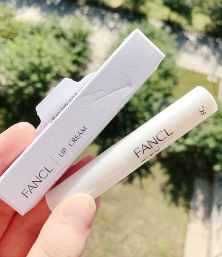 用了上百支润唇膏，我现在心目中的top10是这几个