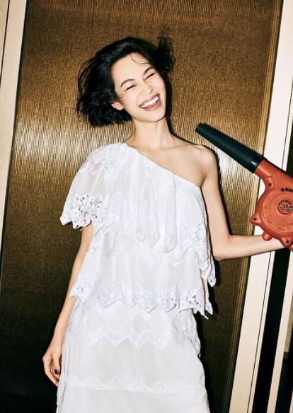 周冬雨井柏然后来的我们第二部,周冬雨水希子身材对比