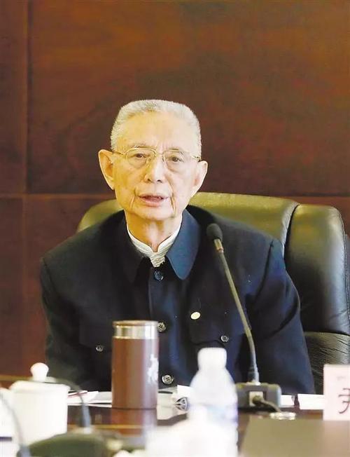 力帆集团董事长尹明善,力帆汽车首富尹明善