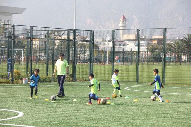 为梦想而努力青少年足球活动昆明,昆明少年足球训练营