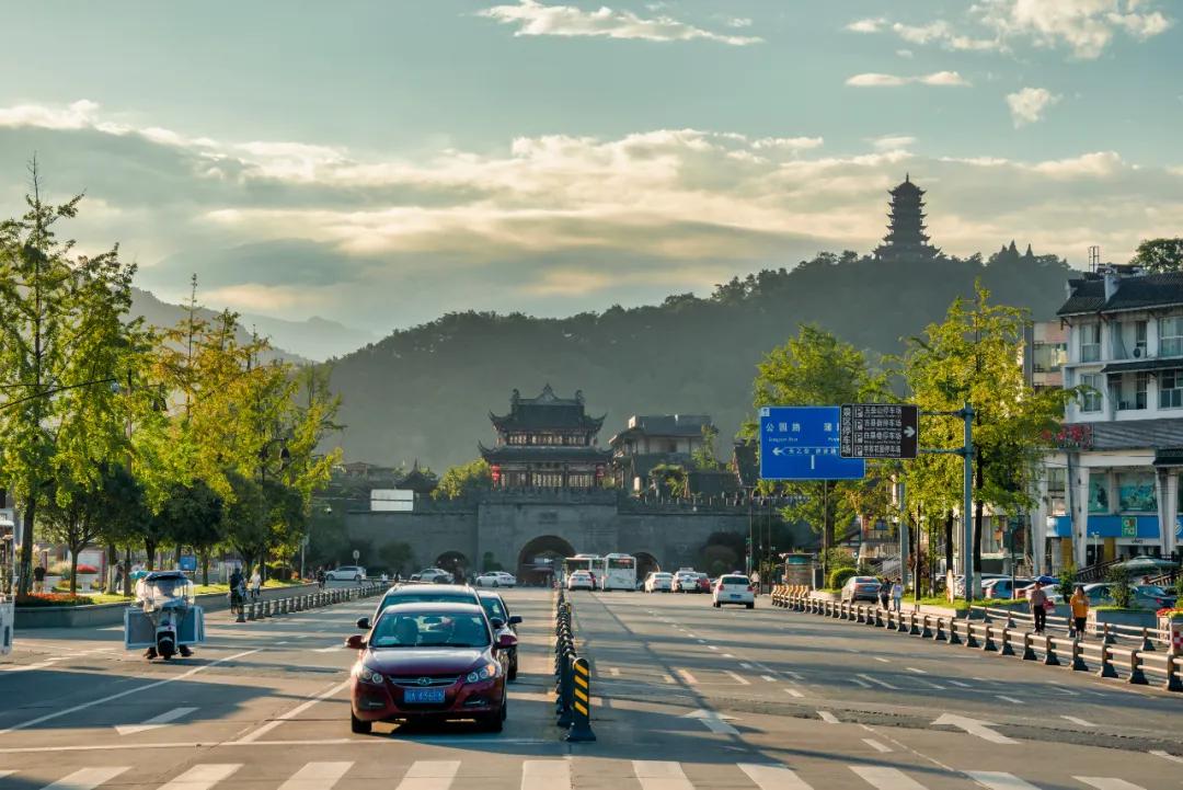 城市观察城市生活,都江堰城市特点