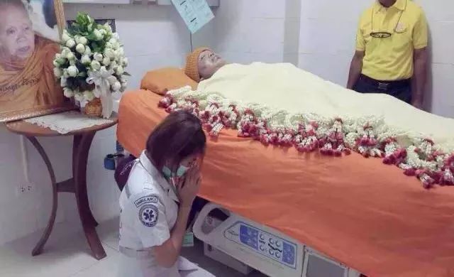 泰国捐钱最多的僧人,泰国活着的高僧哭丧