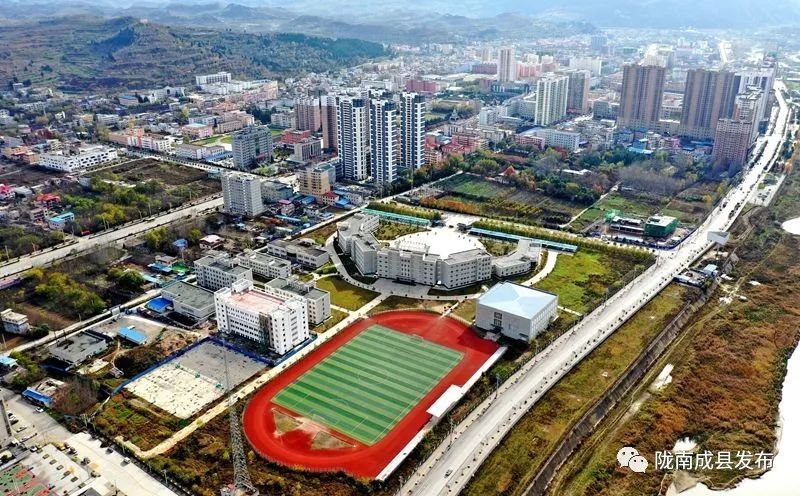 我叫成县，这是我2019年的自拍照~